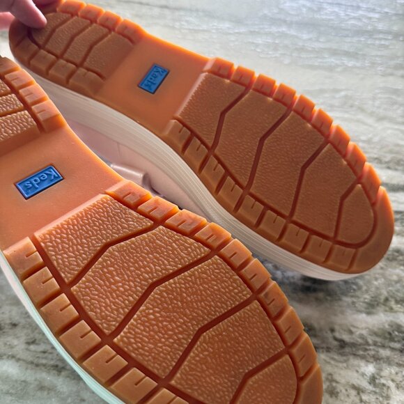 Women's Keds Mary-Jane Style satin platform sneaker with removable rosette - Picture 3 of 3